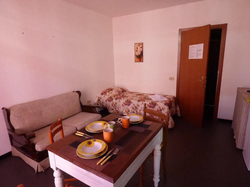 ฮอลิเดย์ มัตเตออตติ Apartment มอนเตกาตินี แตร์เม ภายนอก รูปภาพ